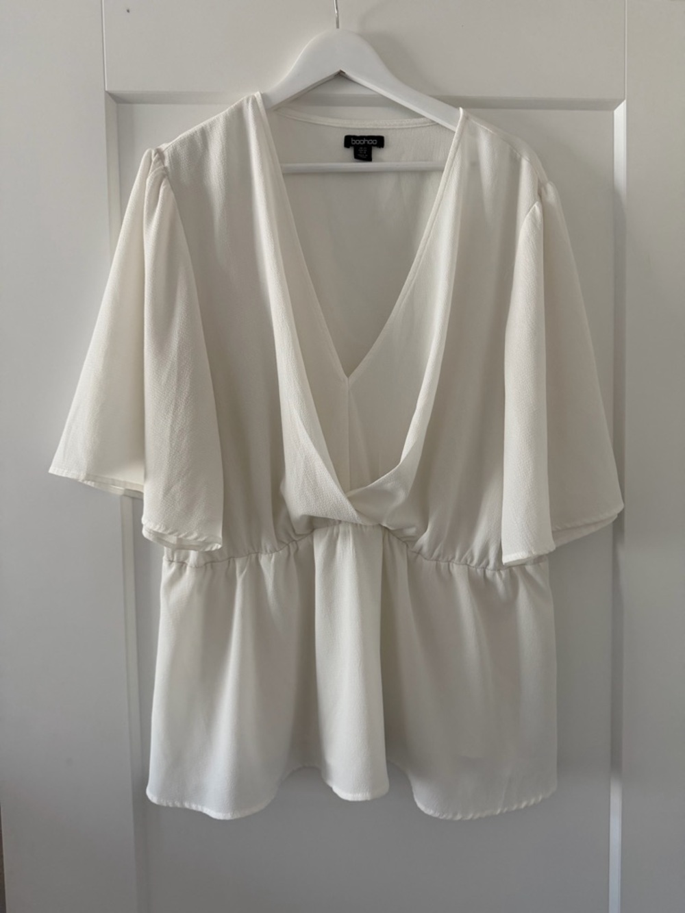 Boohoo Ivory V-Neck Flutter Sleeve Peplum Top